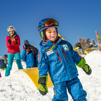 Kind beim Skifahren lernen